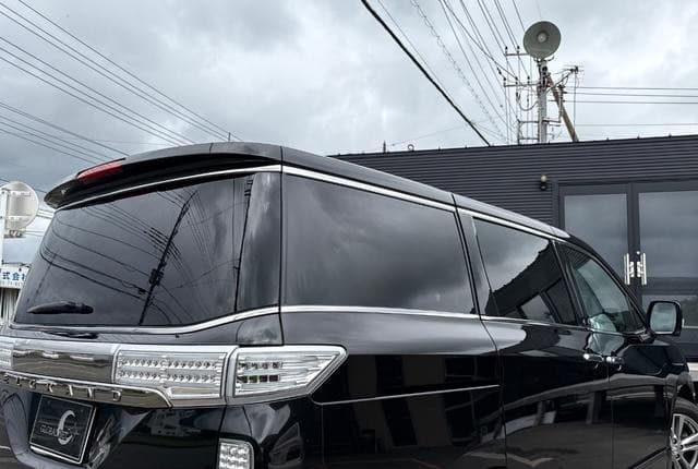 2010 Nissan Elgrand JDM car for sale — photo 22 of 25