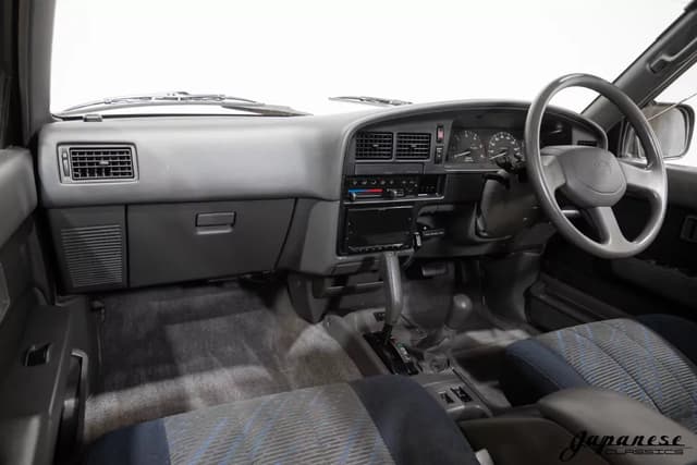 1994 Toyota Hilux JDM car for sale — photo 9 of 10