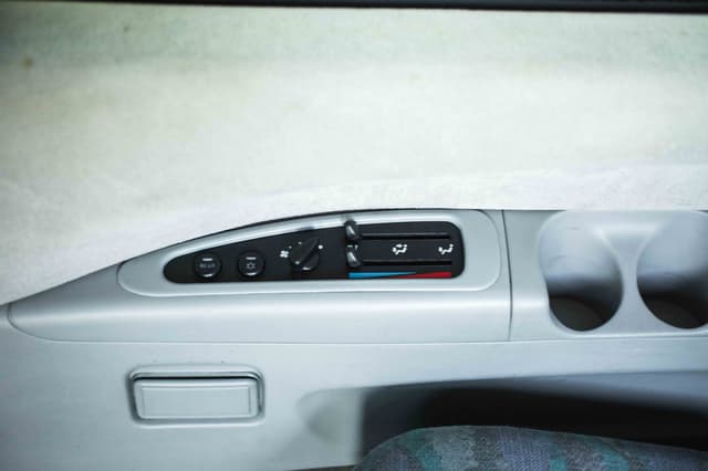 1997 Mitsubishi Delica JDM car for sale — photo 21 of 25
