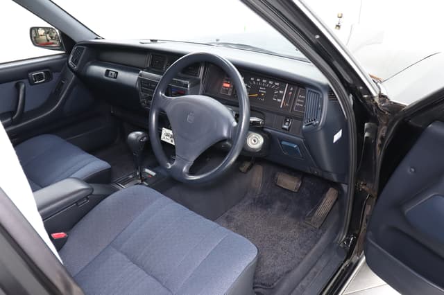 1995 Toyota Crown JDM car for sale — photo 9 of 25