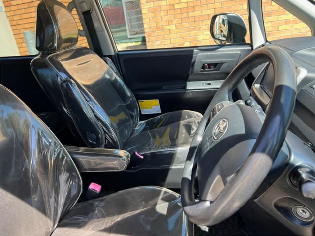 2011 Toyota Noah JDM car for sale — photo 16 of 18