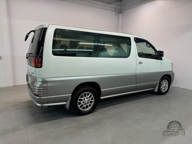 2001 Nissan Elgrand JDM car for sale — photo 20 of 25