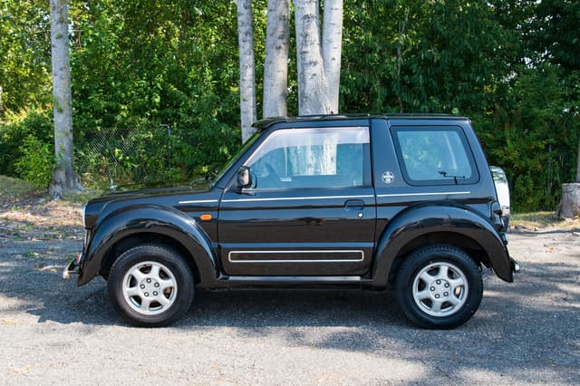 1998 Mitsubishi Pajero JDM car for sale — photo 8 of 15