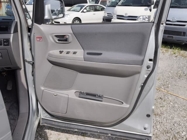 2001 Toyota Noah JDM car for sale — photo 24 of 25