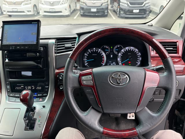 2010 Toyota Vellfire JDM car for sale — photo 18 of 23