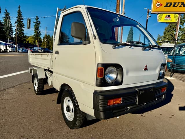 1991 Mitsubishi Minicab JDM car for sale — photo 3 of 25