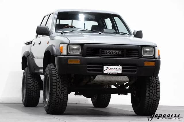 1990 Toyota Hilux JDM car for sale — photo 3 of 25
