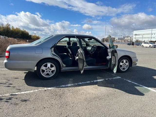 1997 Nissan Gloria JDM car for sale — photo 10 of 25