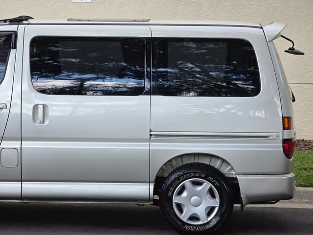 1996 Toyota Granvia JDM car for sale — photo 9 of 25