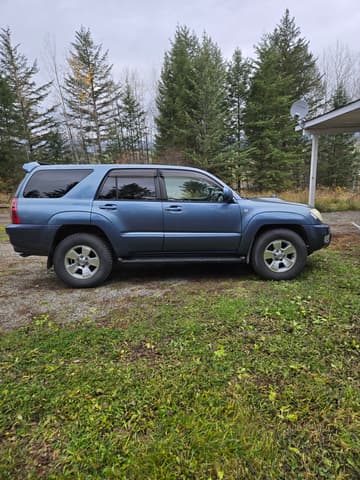2005 Toyota Hilux Surf JDM car for sale — photo 3 of 5