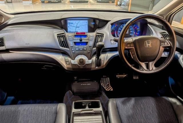2011 Honda Odyssey JDM car for sale — photo 19 of 25