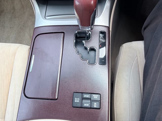 2009 Toyota Majesta JDM car for sale — photo 12 of 19