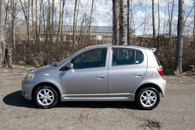 2001 Toyota Vitz JDM car for sale — photo 7 of 15