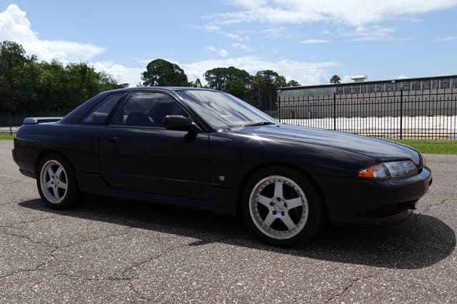 1989 Nissan Skyline JDM car for sale — photo 4 of 20