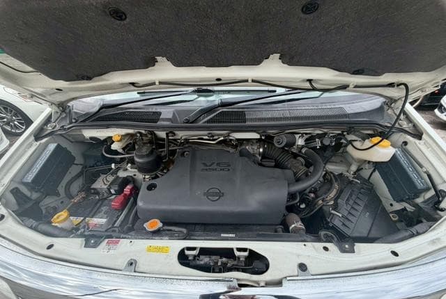 2001 Nissan Elgrand JDM car for sale — photo 8 of 25