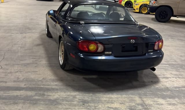 1998 Mazda Roadster (Eunos Roadster / MX-5) JDM car for sale — photo 13 of 25