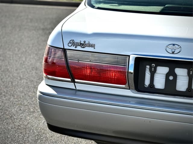 1999 Toyota Crown JDM car for sale — photo 11 of 25