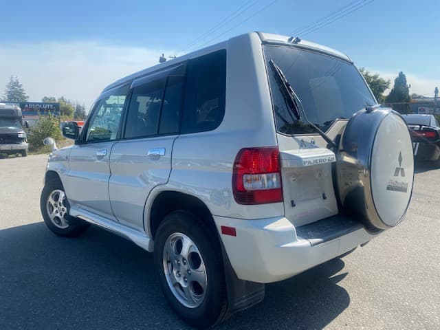 2006 Mitsubishi Pajero JDM car for sale — photo 5 of 25