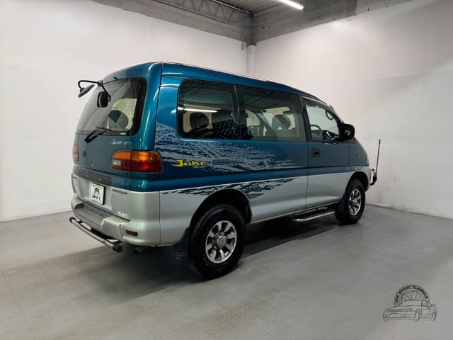 1997 Mitsubishi Delica JDM car for sale — photo 13 of 25