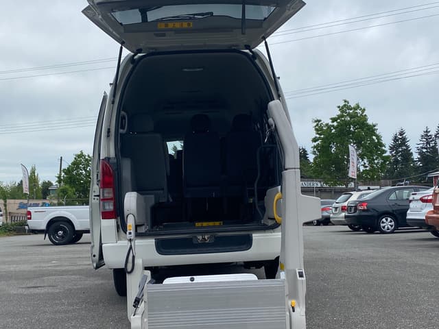2006 Toyota HiAce JDM car for sale — photo 11 of 17
