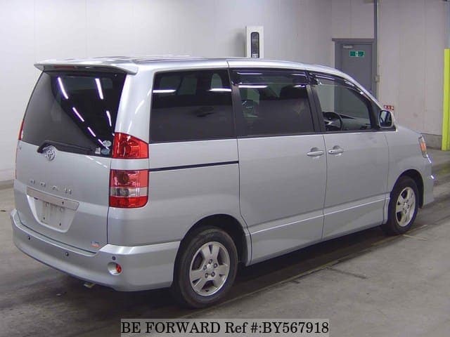 2004 Toyota Noah JDM car for sale — photo 2 of 6