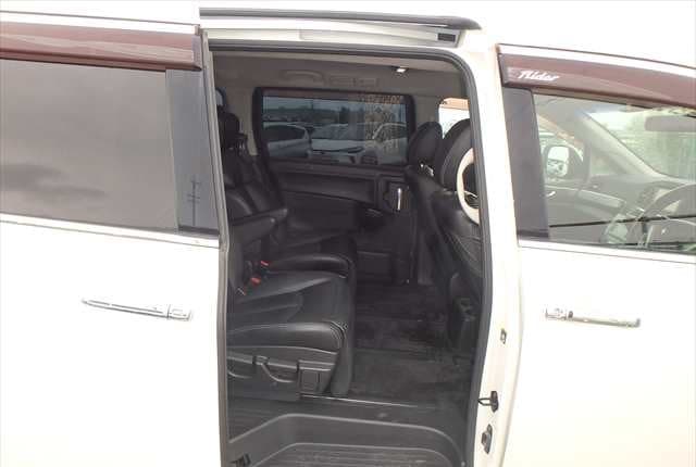 2011 Nissan Elgrand JDM car for sale — photo 25 of 25