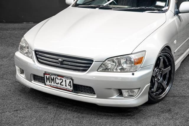 1999 Toyota Altezza JDM car for sale — photo 2 of 16