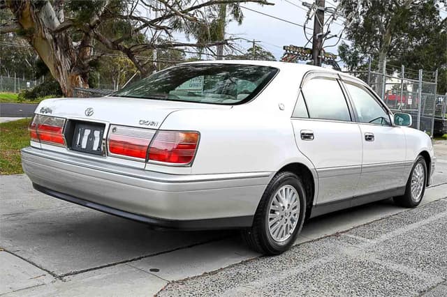 1999 Toyota Crown JDM car for sale — photo 12 of 20