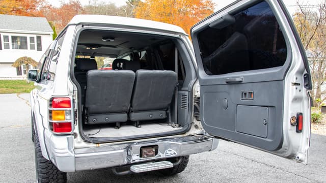 1998 Mitsubishi Pajero JDM car for sale — photo 5 of 9