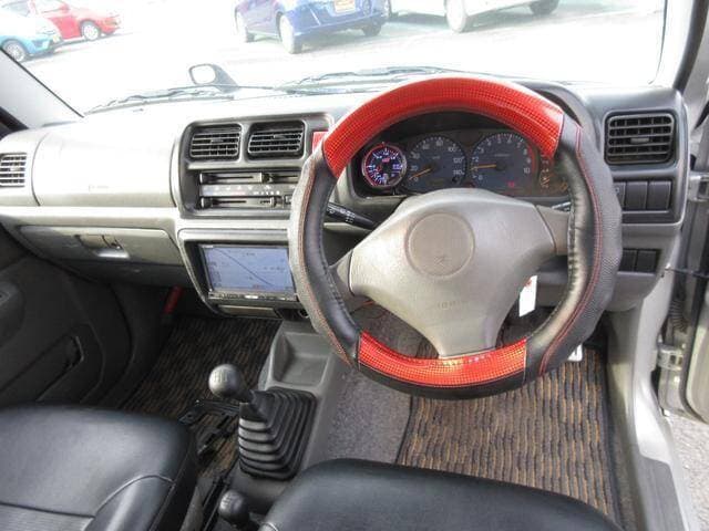 2001 Suzuki Jimny JDM car for sale — photo 3 of 18
