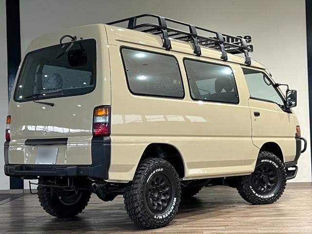 1996 Mitsubishi Delica JDM car for sale — photo 4 of 25