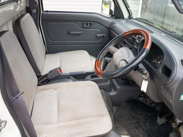 1996 Daihatsu Hijet JDM car for sale — photo 9 of 11