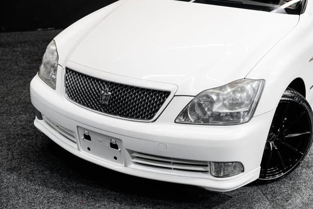 2005 Toyota Crown JDM car for sale — photo 2 of 10