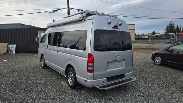 2007 Toyota HiAce JDM car for sale — photo 7 of 21