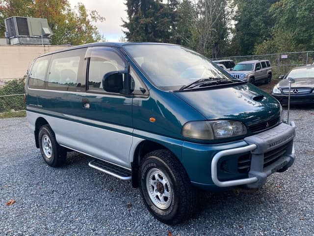 1994 Mitsubishi Delica JDM car for sale — photo 2 of 9