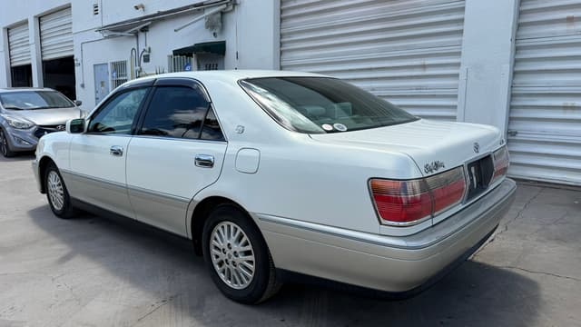 2001 Toyota Crown JDM car for sale — photo 4 of 13