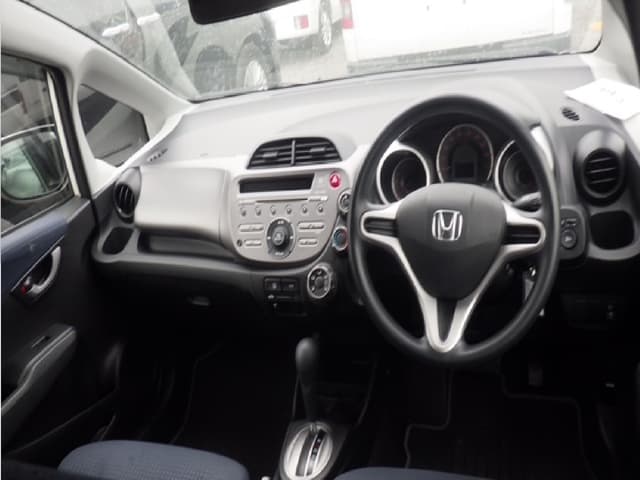 2009 Honda Fit JDM car for sale — photo 3 of 8