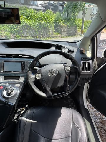 2014 Toyota Prius JDM car for sale — photo 5 of 14