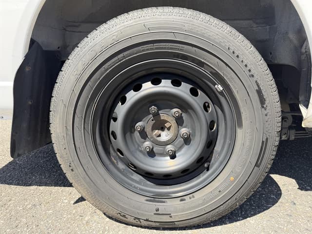 2007 Nissan Caravan JDM car for sale — photo 14 of 16