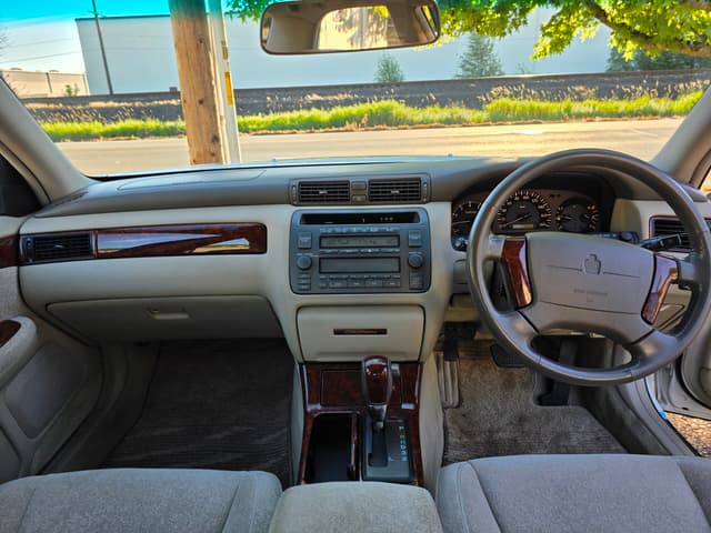 1999 Toyota Crown JDM car for sale — photo 11 of 13