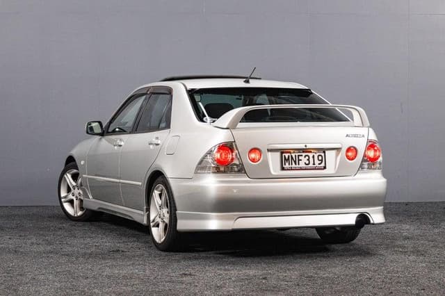 1999 Toyota Altezza JDM car for sale — photo 12 of 20