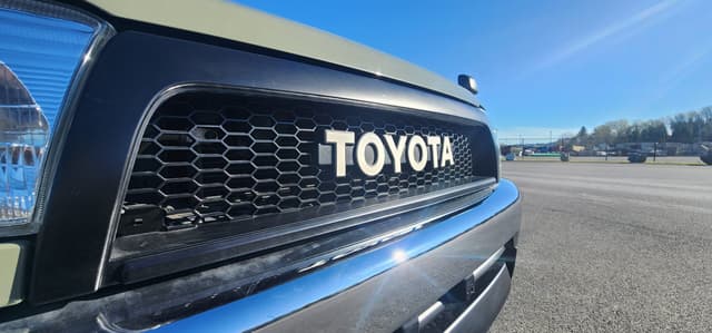1994 Toyota Hilux Surf JDM car for sale — photo 9 of 16