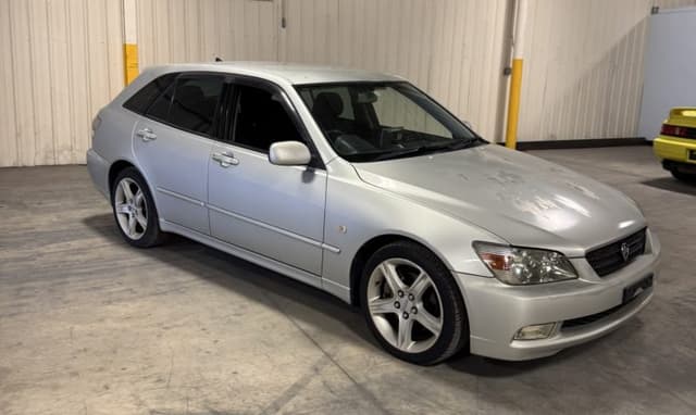 2001 Toyota Altezza JDM car for sale — photo 4 of 25