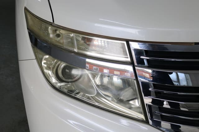 2010 Nissan Elgrand JDM car for sale — photo 17 of 25
