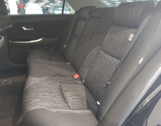 2011 Toyota Crown JDM car for sale — photo 5 of 6