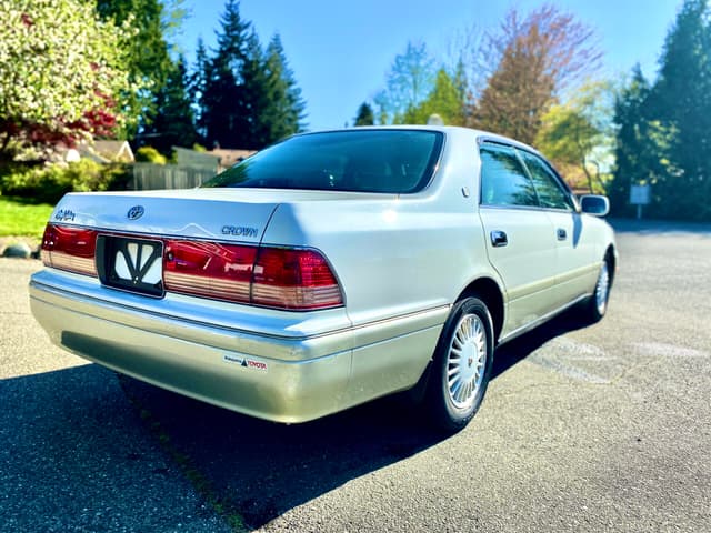 1997 Toyota Crown JDM car for sale — photo 3 of 14