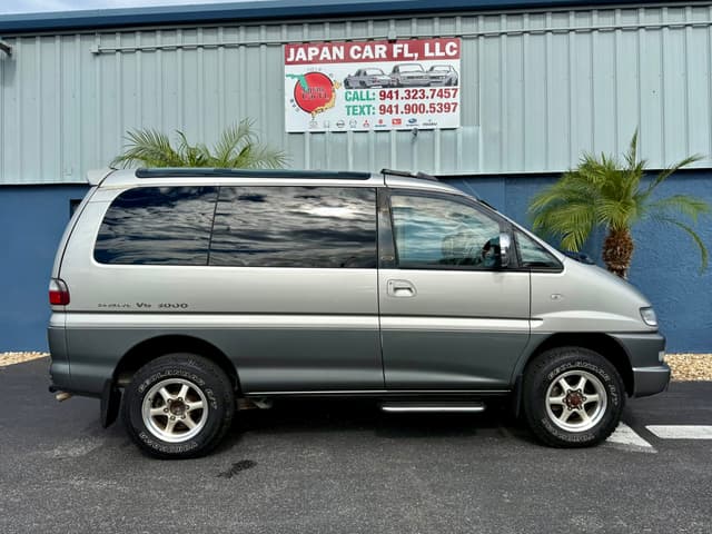 2000 Mitsubishi Delica JDM car for sale — photo 9 of 23