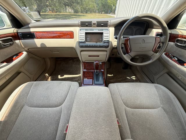 2000 Toyota Crown JDM car for sale — photo 19 of 21
