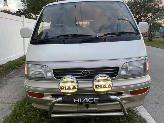 1994 Toyota HiAce JDM car for sale — photo 3 of 19