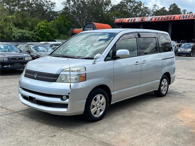 2006 Toyota Voxy JDM car for sale — photo 10 of 18